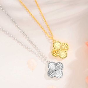 V Necklace S990 Sterling Silver Lucky Clover Dubbelsidig halsband Bil Blomma Laser Feeling Clover Pendant Light Luxury Collar Chain