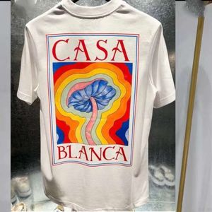 T-shirts Mens T Brand Designer Tees Rainbow Mushroom Letter Print Kort ärm Toppar Bomull Löst män Casa Blanca Women Shirt JHVD