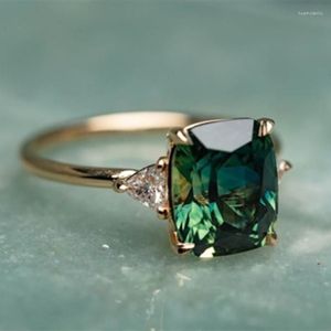 Bröllopsringar vintage fyrkantig smaragd ring för kvinnor mode guldfärg inlagd grön zirkon brud engagemang smycken gåva kvinnlig313y