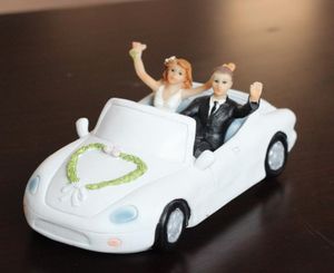 Ny ankomstbrud och brudgum i bilen bröllopstårta smekmånad resekaka toppers personliga bröllopspresent dekorationer 7736500