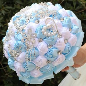 結婚式の花ジャネヴィニエレガントなライトブルー白い白いブライダルブーケとシルバーラインストーン人工サテンバラ