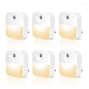 Luzes noturnas 6pcs LED luz plug suave quente branco crepúsculo ao amanhecer sensor para quarto banheiro cozinha corredor escadas EUA