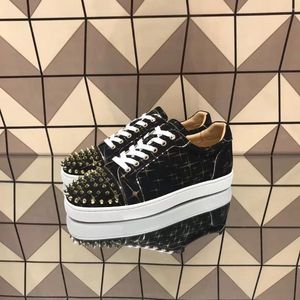 Casual Shoes Luxury Low Cut for Men Trainers Driving Spiked Black Star äkta läder Bröllopsguldnitar Toecap Flats Sneakers Gift