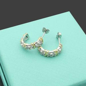 Womens Cross Borringörhängen Studs Designer Jewelry C-formade borrstänger med en rad som bröllop julklapp264l