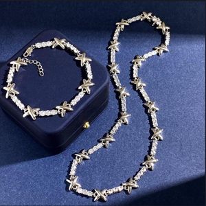 Collana con pendente di nuova concezione Rame metallo lucido placcato oro 18 carati X lettere Micro intarsi diamanti bracciale da donna di lusso orecchino Cou2674