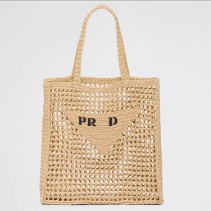 Designer Tote Bag Straw Bag Womens Handväska Summer Beach Bags mode axelväskor vävd väska ihålig brev broderi virkning vanlig raffia semester väska lyx