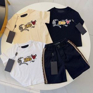 Designer Bambini Set da bambino T-shirt pantaloncini set orso Set di abbigliamento Ragazzi Ragazze Vestiti estivi Magliette e pantaloncini di lusso Tuta Bambini Abiti da gioventù
