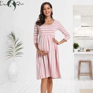 Kvinnor sommar avslappnad randig moderskapsklänningar kläder Kort ärm knälängd Graviditetsklänning PLESSED Baby Shower Pink 240228