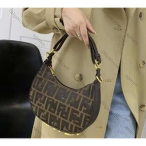 2024 Brand Messenger Bags Summer New Trendy All-match Women Messenger Bag Chain Leather Fashion Grils Samll Shoulder Bag Wrist Bags Brown