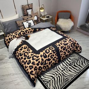 Set di biancheria da letto di design stampato leopardo di moda set copripiumino queen size di alta qualità lenzuolo king federe consolatore set2818