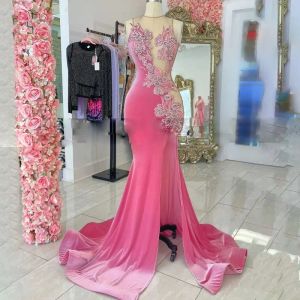 Abiti da sera a sirena con strass rosa Abito da ballo in velluto con spacco laterale Collo trasparente Applicazioni in pizzo Sweep Train robe de soiree