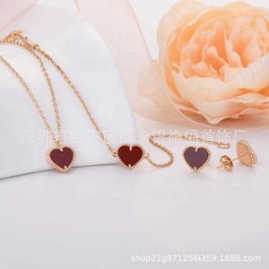 V Necklace True Gold Version Fanjia Light Luxury Personalized Love Necklace Collar Chain Womens Peach Heart Bracelet Small Red Heart Ear Stud Set