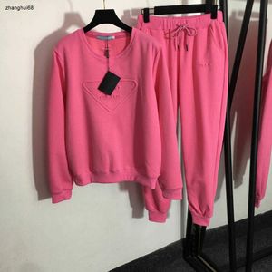 デザイナーの女性ピンクTシャツセットブランドレディース服サマートップファッションロゴラウンドネックガールパンツアジアサイズS-XL 3月08日