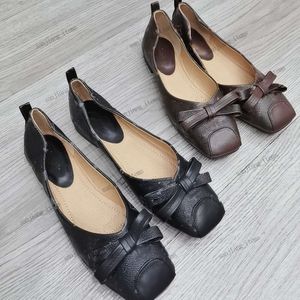 Vintage Suqure Toes Buty łodzi damski projektant sukienka skórzana skórzane mieszkania Bowtie okrągły metalowy guziki Kobiety kobiety damskie trampki impreza ślub duży rozmiar