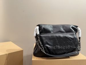 Mulher luxo grande capacidade bolsa de ombro medieval sacola CC personalidade da moda adequada para viagens tiro de rua primavera verão 2024 novo modelo