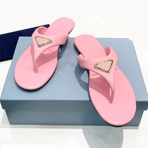 Designer tofflor Womens P Flip Flops Pantoufle Sandaler Flat Bottom Slipper Foam Runners äkta läderglasskor med låda med låda