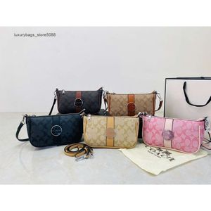 Borse da donna di nuova moda con sconto del 55% all'ingrosso in fabbrica Borsa a tracolla viola classica Ole classica sotto le ascelle