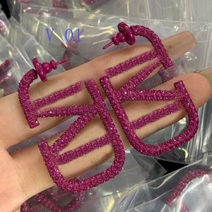 Women stadning projektanci biżuterii Diamentowe kolczyki Huggie Letter Studs Różowy luksusowe obręcze moda złota 925 srebrne l281g