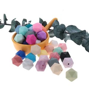 Qhbc 100pc 14mm Icosahedron Silikon Polyhedron Bebek Teether Boncuk Gıda Sınıfı Doğum Gezisi Kişiselleştirilmiş Diş çıkarma Kolye DIY 240307