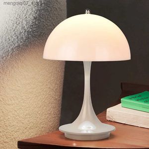 ランプシェードLED Mushroom Small Table LampポータブルUSB充電調光できるフラワーバッドランプベッドルームベッドサイドランプL240311