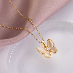 Designer Pendant Necklace Sweet Love Vanca Jade Fashion Accessories White Butterfly Necklace Spicy Girl Simple Versatile Collar Chain Fairy Fvhe