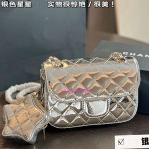 Дизайнерская сумка лакка кожаная сумка Шанельс модная и изысканная цепь Диагональная кросс -мешок.