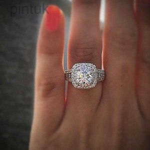 Pierścienie Pierścienie klastra Białe złote kolor moissanite pierścionek Kobiety kwadrat Anillos Bizuteria Wedding Bague Diamond Bimond Bejdia