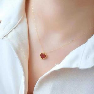 V Necklace 18K Gold Red Agate Love Pendant Necklace AU750 Womens Light Luxury and Luxury Sense Versatile Gift for Girlfriend