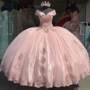 肩の外側のふくらんでいるピンクのキンカネラドレスレースapplqiue sweet 16 prom gowns lace vestidos de 15 a os xv dress200j