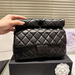 Womens Lambskin Hand Roll Sac Clutch Bags Diamond Lattice Soft Leather Classic Single Flap Quilted Phone Card Holder Makeup Purse Large Capacity Pocket 25CM 3 Colors
