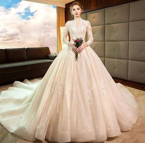 2021 Women Vintage Aline Vneck Wedding Dresses Long Backless Lace Puffy Bridal Gowns Sweep Train Plus Size 34 Long Sleeves7121091