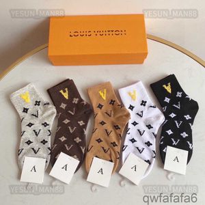 Tasarımcı Lüks Luis Vitons Socks Fashion Erkek ve Kadın Pamuk Nefes Alabilir Gülümsüz Yüz Baskılı Çiftler Kutu Peh9