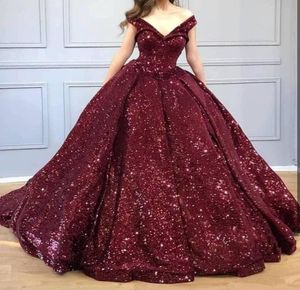 Abiti Quinceanera scintillanti con paillettes bordeaux e spalle scoperte Abiti da ballo dolce 16 Abiti da sera con scollo a V e paillettes Abito da sera7668754