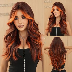 Großhandel Perücke Damen langes lockiges Haar Figurförmiger Pony in buntem Flammen-Orange Highlight-Perücken Schneller Versand