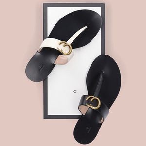 Boyut 35-46 Flip Flops Terlik Yaz Mens Slayt Slayt Sıradan Ayakkabı Deri Lüks Güneşli Mule Kadınlar Tanga Sandal Havuz Plajı Düz ​​Looter Tasarımcı Açık Mekan Lady Sliders kutusu