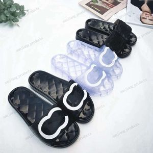 Designers Mulheres Verão Borracha Geléia Chinelos PVC Sandálias Praia Sapatos Flat Antiderrapante Alfabeto Cristal Letras Transparentes Dois C Impresso Luxo Slides Lady Flip Flops