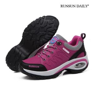 Kvinnor Rinnande skor Air Cushion Athletic Sneakers Walking Breattable Sport Lace Up Hight Platform Casual 240306