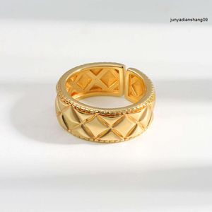 Sydkorea East Gate Gold High-klass Känsla Rombisk öppning Ring Kvinnor Nischdesign Utsökt pekfingerring