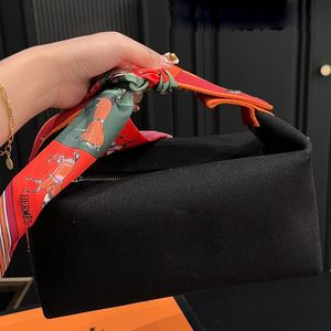 Borse di lusso alla moda di alta qualità pochette Borsa di tela portatile semplice Borsa di stoccaggio impermeabile e antipolvere di grande capacità Borsa da toilette Borsa da trucco Borsa da spiaggia