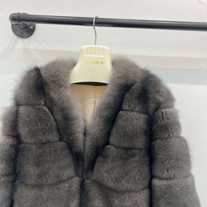 Sable Little 2023 Viola Inverno Nuova pelle piena di pelliccia di volpe Erba stile sciolto ed elegante giovane cappotto per le donne 7702