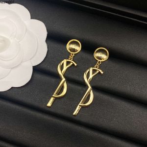 Luxury Designer Gold Letter Earrings Pearl Fashion Jewelry Women Plated Diamond Wedding Gifts
