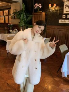 Cappotto di tosatura stile Toka integrato di pecora per cappotto di pelliccia di agnello invernale da donna, lunghezza media 2023 giovane nuovo modello 8818,