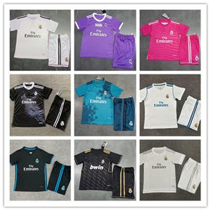 Kit per bambini 2011 2012 2013 2014 MADRIDS Retro Soccer Jerseys KAKA SERGIO RAMOS BALE MODRIC RONALDO BENZEMA alonso 11 12 13 14 15 16 17 REaLs ninos Kit da calcio