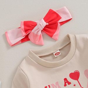 Set di abbigliamento Bambina a maniche lunghe con stampa di lettere a cuore Felpa con stampa a righe Pantaloni svasati Fascia per capelli Set di San Valentino