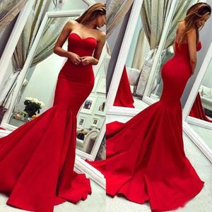 Charmig röd axellös aftonklänningar bär sjöjungfru lång rygglös plusstorlek prom klänningar billiga brudtärna klänning242n