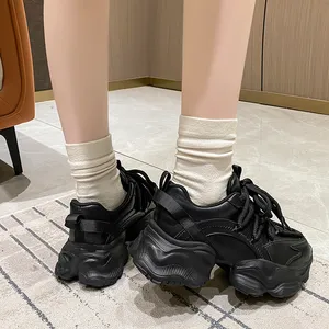 Män kvinnor chunky sneakers casual skor plattform rund tå tjock sula snörning damtränare svart vit äkta läder syntetiska lapptäcke damer höst bb032