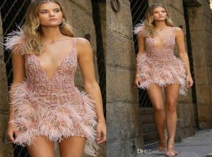 Berta Pink 2019 Kurze Cocktailkleider mit Federn, glitzernden Perlen, tiefem V-Ausschnitt, Ball- und Abendkleider, Party-Anlass-Kleid 5022578