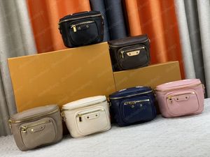 Mini Bumbag Crossbody Çanta Şık Kabartma Kemeri Serseri Çanta Erkekler Sandık Çantalar Zincir ve Deri Kayış Omuz Crossbody 82208 01