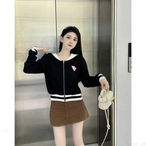 Designer Phome 23 Autumnwinter New Style Temperament Fashion Color Matching Triangle Display Thin Stacke Cardigan Coat BX8K