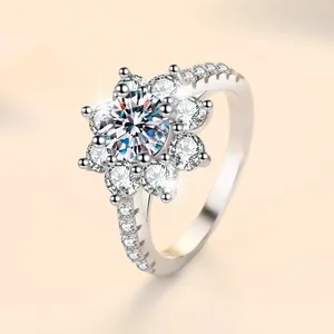 Band Rings Cluster Rings 2024 Fashionabla och Elegant Mosang Stone Ring Womens Pure Silver 925 Versatile Exquisite Wedding Jewelry J240326